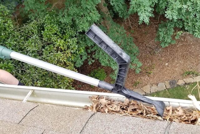 https://themessenger.global/wp-content/uploads/2020/11/Gutter-Cleaning-Equipment-Every-Homeowner-Needs-to-Have.jpg